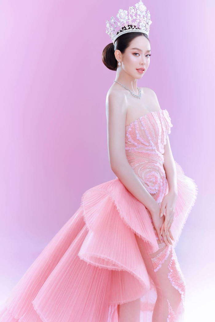 Khán giả Việt háo hức đón đợi màn final walk của Thanh Thủy tại cuộc thi. (Ảnh FBNV)