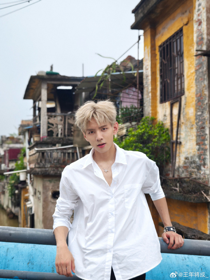 Vương Niên Tương Thành là diễn viên trẻ tiềm năng của giới showbiz Hoa ngữ. Ảnh: Weibo
