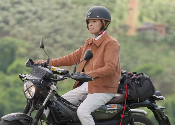 Mẫu xe xuất hiện cùng Hồ Văn Cường khi đóng MV. Ảnh chụp màn hình