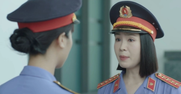 Tạo hình và thần thái của Hồng Diễm trong vai Phó Viện trưởng Viện kiểm sát ở Lằn Ranh là lựa chọn casting gây nhiều tranh luận trái chiều về độ 'sắc' và quyền lực của nhân vật