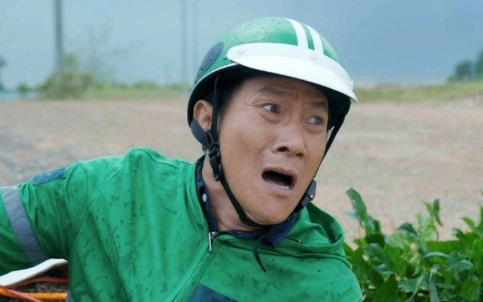 Ông Phi từ cán bộ cấp phòng, nhà cửa xe cộ đủ đầy, bỗng rơi xuống cảnh chạy shipper mưu sinh