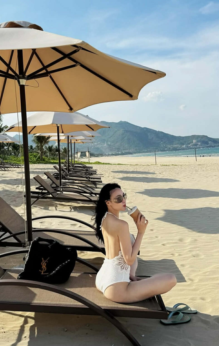 Loạt ảnh đồ tắm với nhan sắc rạng rỡ và vóc dáng săn chắc khiến cộng đồng mạng khó rời mắt (Ảnh: ISNV).