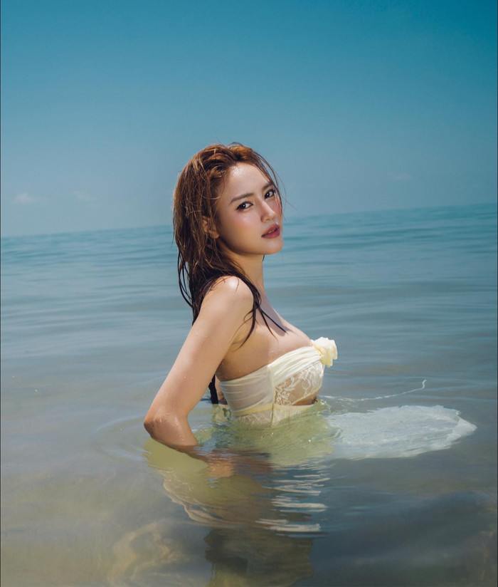 Ninh Dương Lan Ngọc 'đốt mắt' dân tình trong loạt ảnh diện đồ tắm nóng bỏng ở tuổi U40 (Ảnh: FBNV).