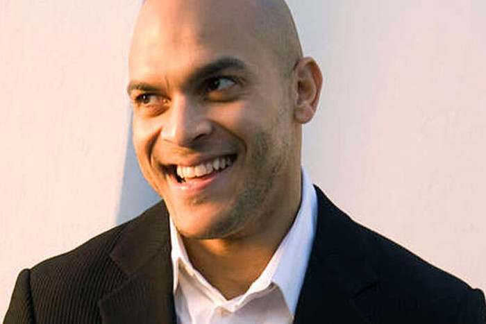 Nam nghệ sĩ bị phát hiện ăn chặn 32 tỷ đồng tiền từ thiện, cầu xin được tha thứ Ảnh 1