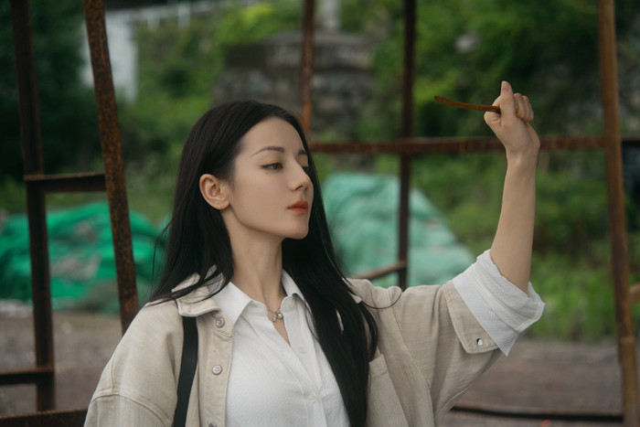 Mở đầu đầy tiềm năng, phim mới của Địch Lệ Nhiệt Ba cho thấy sự hụt hơi khó để cứu vãn (Ảnh: Weibo).