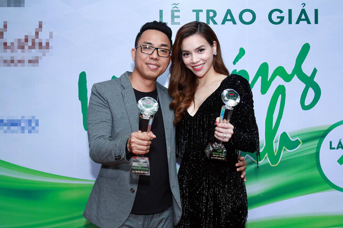 Hồ Ngọc Hà choàng cổ thân thiết người đàn ông không phải Kim Lý, danh tính vô cùng đặc biệt Ảnh 4