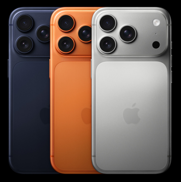 Chiếc điện thoại con dâu bà chủ thẩm mỹ viện Mailisa lựa chọn có 3 tùy chọn màu sắc. Ảnh: Apple