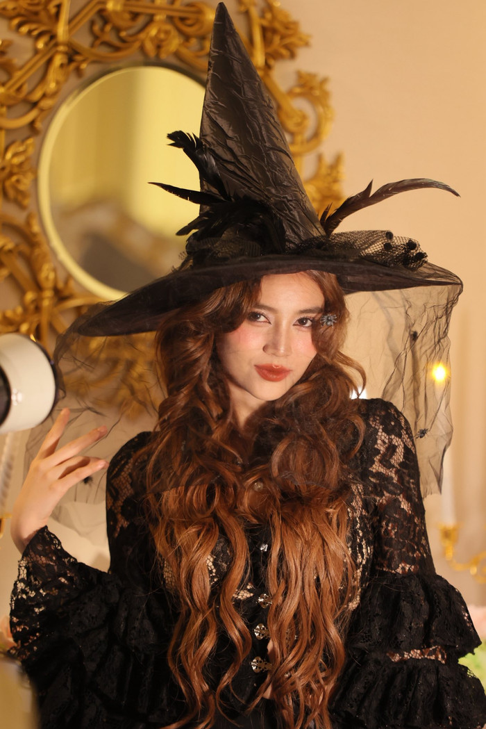 Tạo hình của Ninh Dương Lan Ngọc khi cô tham gia ghi hình một chương trình truyền hình thực tế (Ảnh: FBNV).