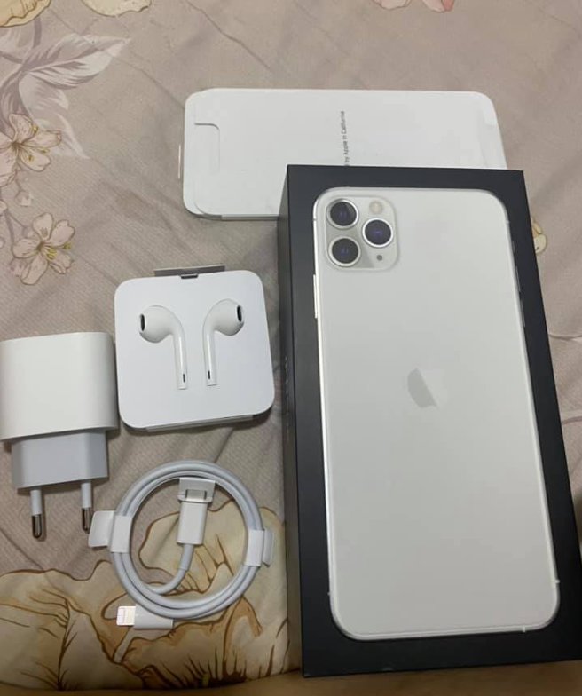 Con trai bà chủ thẩm mỹ viện Mailisa từng chia sẻ sở hữu chiếc điện thoại có hiệu năng mạnh mẽ và trải nghiệm sử dụng ổn định. Ảnh: FBNV&nbsp;