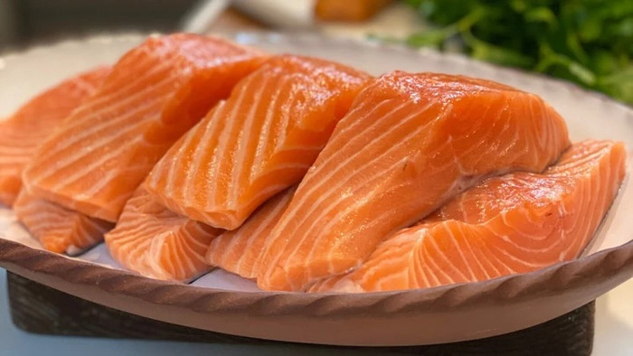 Cá hồi được đánh giá cao nhờ có nhiều dinh dưỡng, tốt cho sức khỏe. (Ảnh minh họa từ Internet)