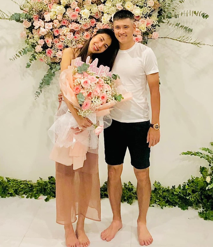 Vợ chồng Công Vinh lựa chọn bếp nấu 85 triệu cho căn bếp gia đình. Ảnh: FBNV