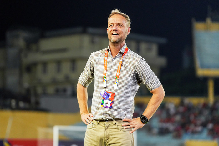 HLV Polking tự tin thắng. Ảnh: CLB CAHN