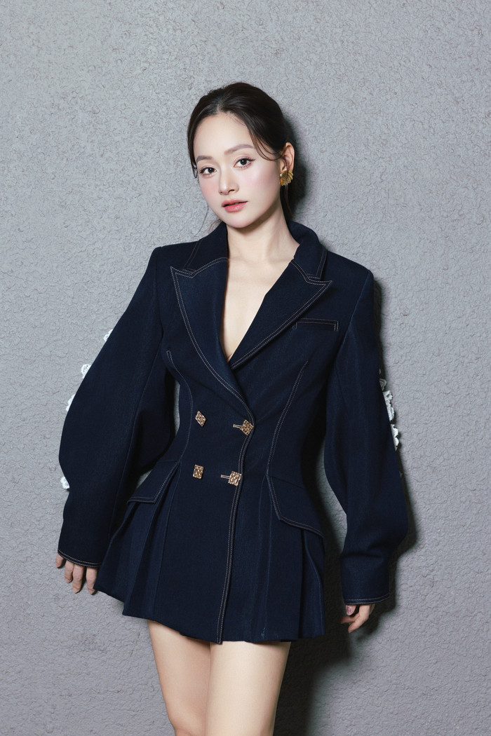 Sau hai lần sinh nở Lan Phương vẫn giữ được vóc dáng thon gọn. Ảnh: FBNV