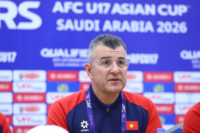 HLV U17 Việt Nam hài lòng. Ảnh: VFF