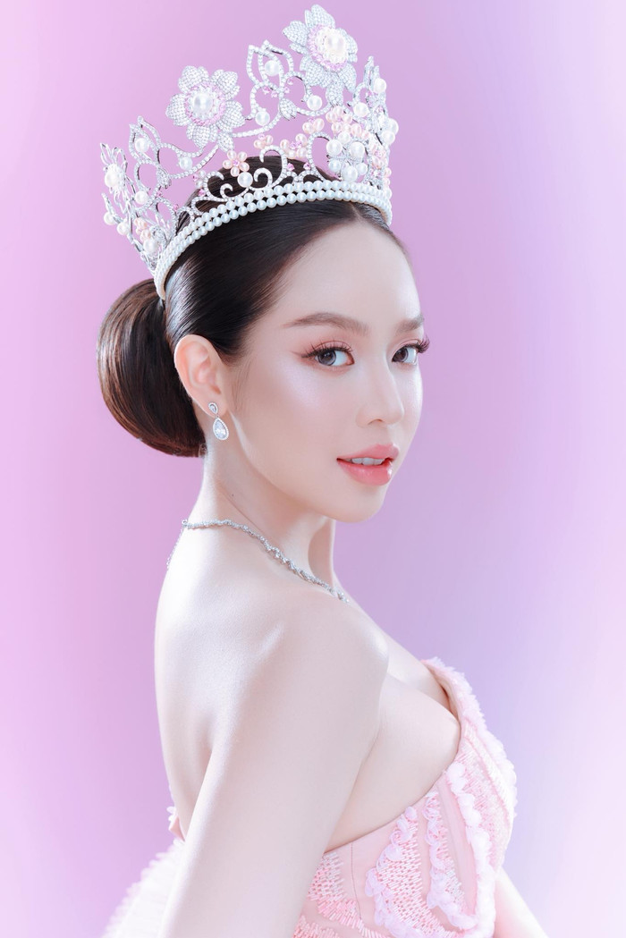 Ở chung kết Miss International 2205, Thanh Thủy có màn final walk kết thúc nhiệm kỳ. (Ảnh FBNV)