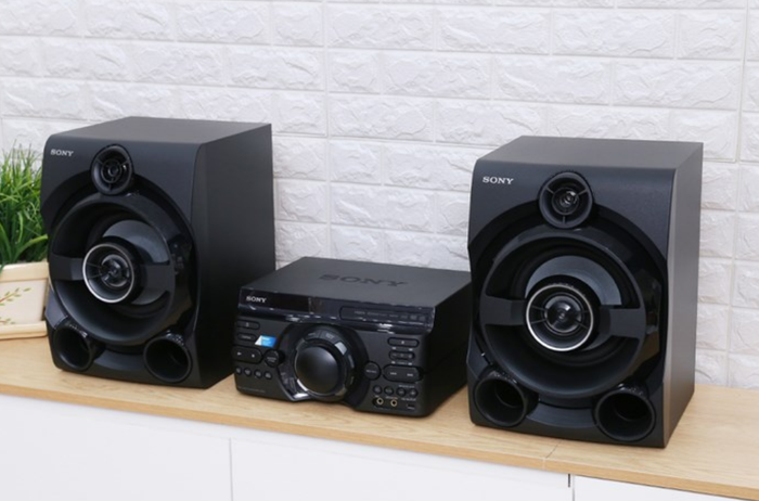 Dàn loa của con trai bà chủ thẩm mỹ viện Mailisa. Ảnh: dienmayxanh