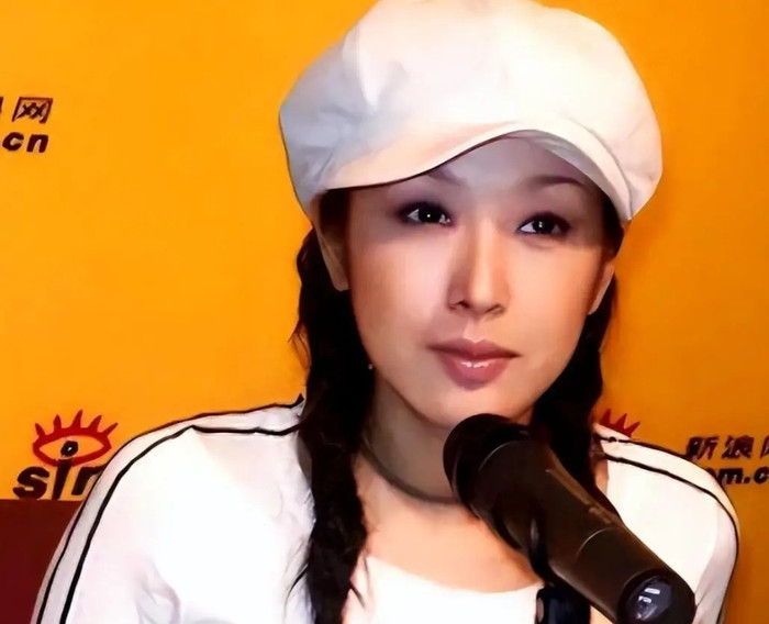 Nữ ca sĩ chia tay đại gia kim cương vì bị phản bội, cưới chồng công nhân rồi rút lui khỏi showbiz Ảnh 2