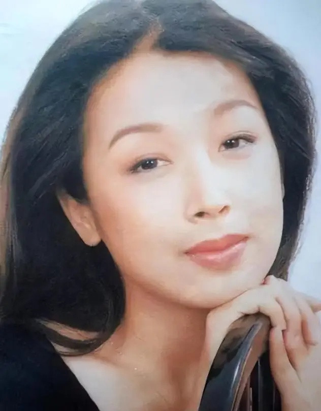 Nữ ca sĩ chia tay đại gia kim cương vì bị phản bội, cưới chồng công nhân rồi rút lui khỏi showbiz Ảnh 1