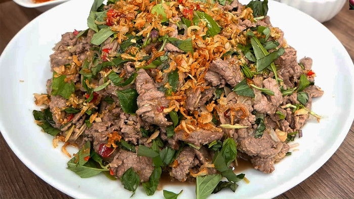 Chuyên gia dinh dưỡng từ Mỹ cũng cho rằng, người đang gặp vấn đề về thận nên hạn chế ăn nhiều thịt bò. (Ảnh minh họa từ Internet)