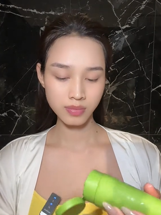 Đỗ Thị Hà sử dụng sữa rửa mặt từ thương hiệu Beplain lành tính. Ảnh chụp màn hình