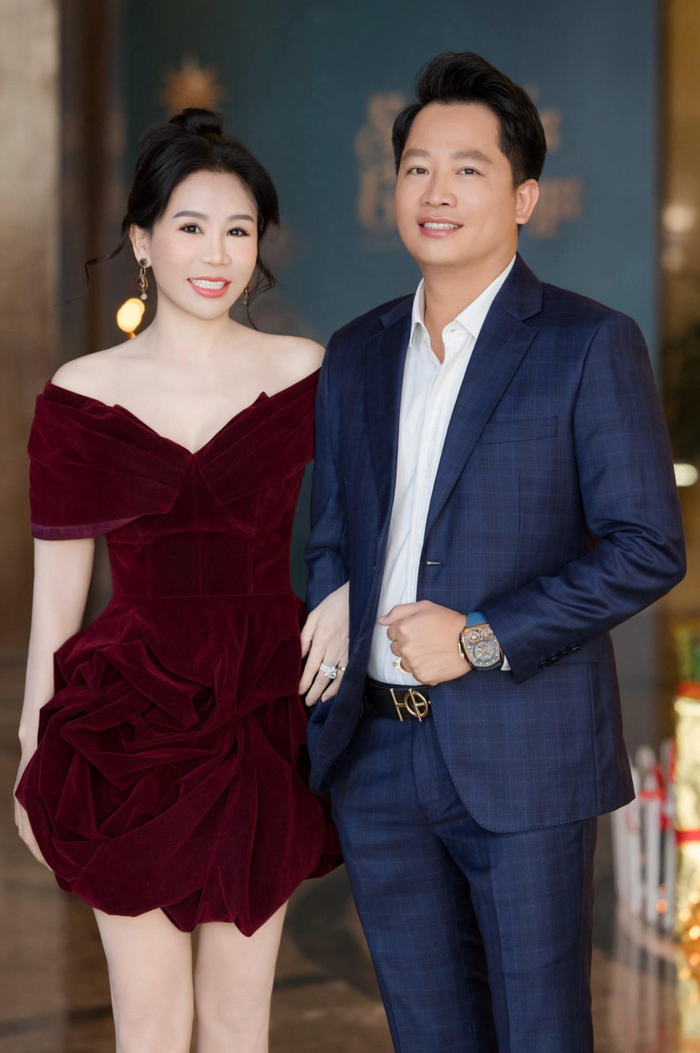 Ước tính doanh thu 3 mã sản phẩm chủ lực đã giúp vợ chồng Mailisa - Hoàng Kim Khánh thu về gần 2.700 tỷ đồng.