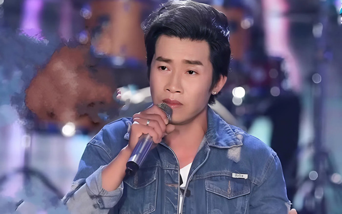 Từ khi mắc bạo bệnh, nam ca sĩ có hoàn cảnh khó khăn, thu nhập bấp bênh. (Ảnh FBNV)