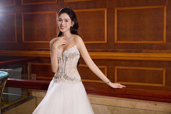 Đỗ Thị Hà sử dụng kem chấm mụn 200 nghìn. Ảnh: FBNV