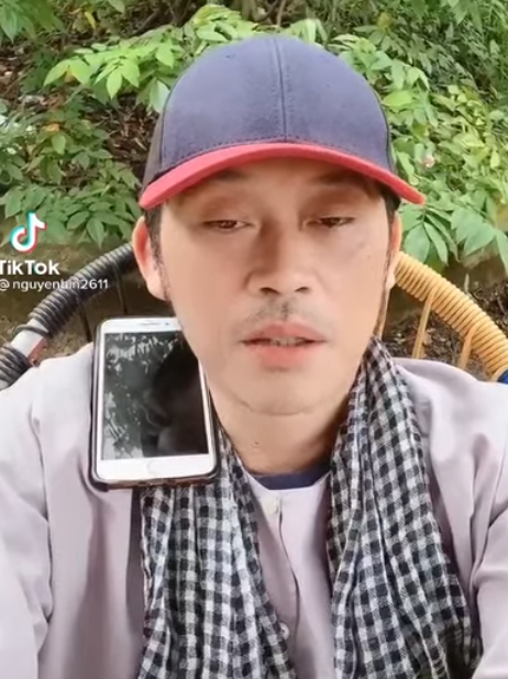 Chiếc điện thoại 3 triệu của Hoài Linh (Ảnh: Chụp màn hình).