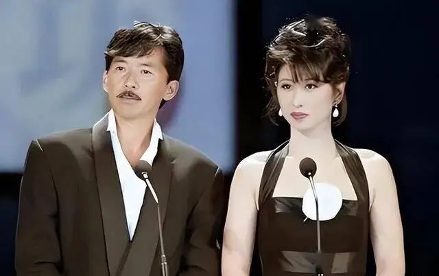 Nam ca sĩ cho vợ 100 tỷ đồng để chia tay, rồi cưới tình nhân nhỏ hơn 14 tuổi là học trò của mình Ảnh 5