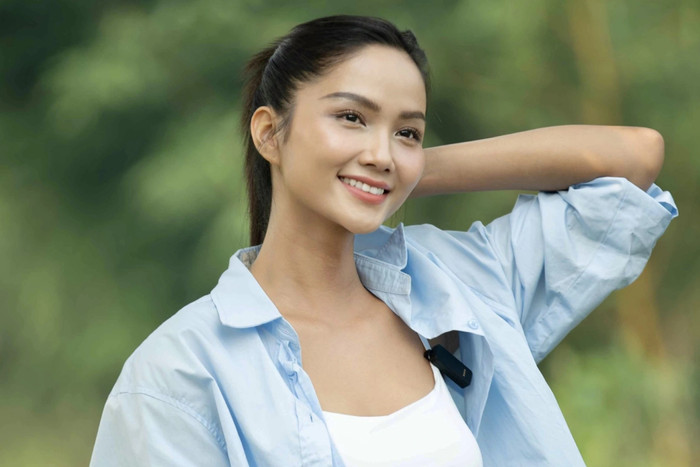 Chuyện H'Hen Niê và chồng mắc sai lầm là điều không cần bàn, thế nhưng việc nàng hậu lần đầu làm mẹ nên có sự vụng về và những quyết định thiếu cân nhắc là điều khó tránh được.