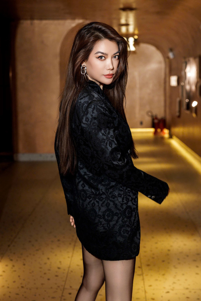 Chiếc váy hở lưng hơn 130 triệu của Trương Ngọc Ánh gây xôn xao Ảnh 3