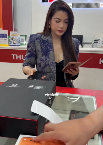 2 chiếc iPhone 16 Pro Max của Trương Ngọc Ánh trước khi đổi sang iPhone 17. (Ảnh: chụp màn hình