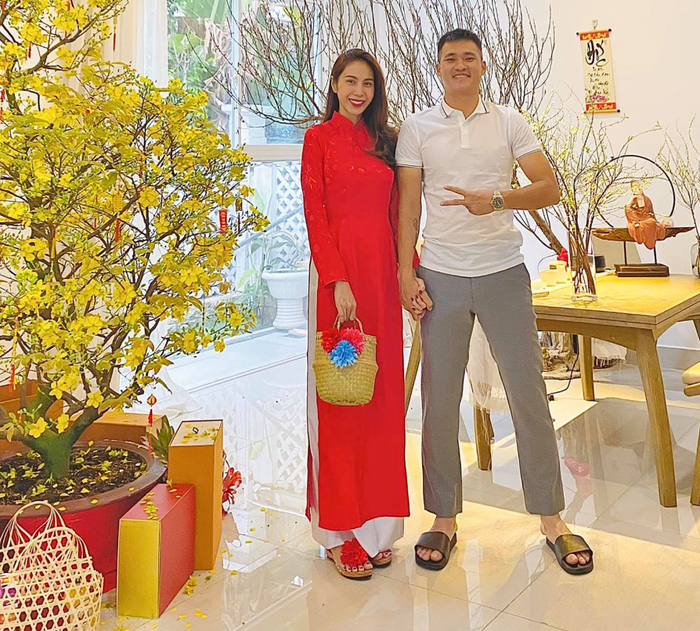 Vợ chồng ca sĩ Thủy Tiên. Ảnh: FBNV