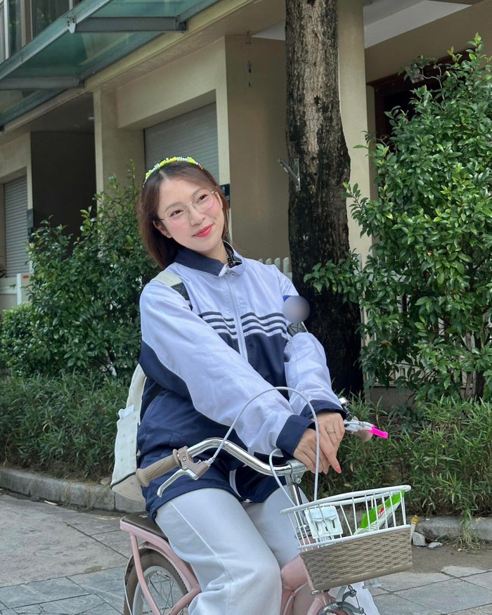 Chiếc xe đạp 1 triệu trong bức ảnh của Khánh Vy thu hút sự chú ý. Ảnh: FBNV