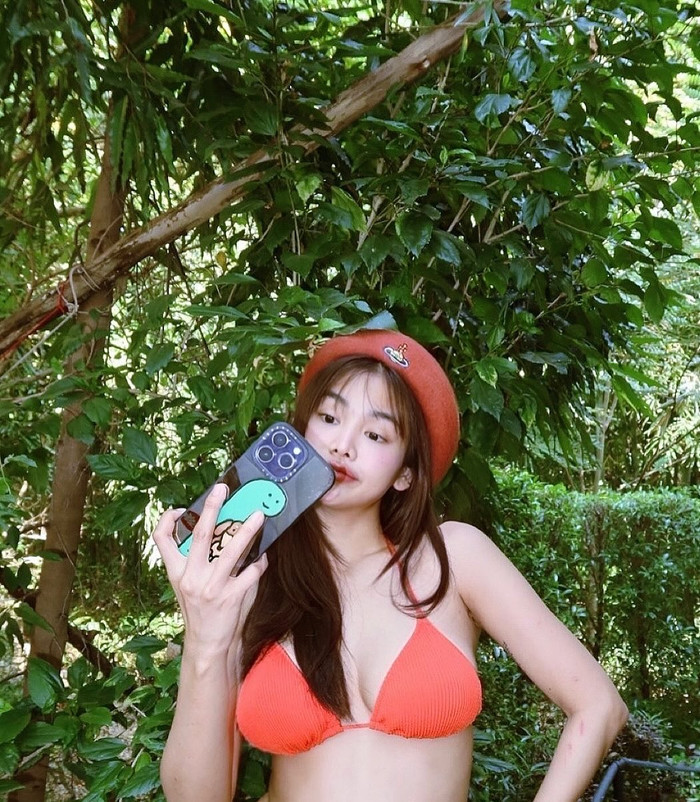 Nàng hậu thường xuyên diện áo tắm, khoe vẻ đẹp căng tràn. (Ảnh IGNV)