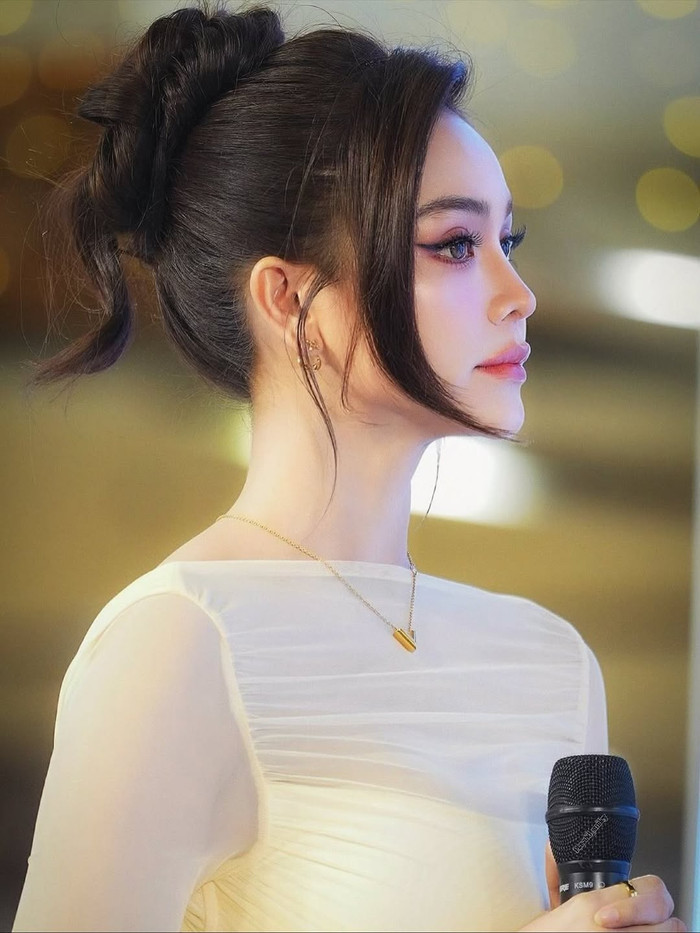 Engfa Waraha là một trong những hoa hậu đình đám Thái Lan, sở hữu tài khoản Instagram 4,4 triệu người theo dõi. (Ảnh IGNV)