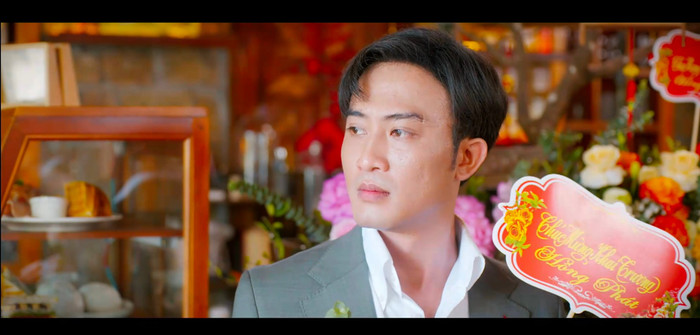 Đăng (Doãn Quốc Đam) căng thẳng khi đối diện với vợ và người tình (Ảnh: NSX).&nbsp;