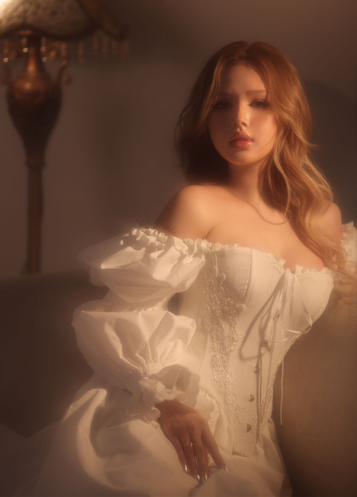 Xoài Non khoe vẻ đẹp gợi cảm. Ảnh: FBNV