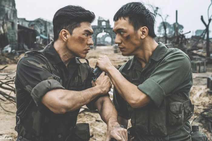 Phim Mưa đỏ gây sốt trong thời gian dài.