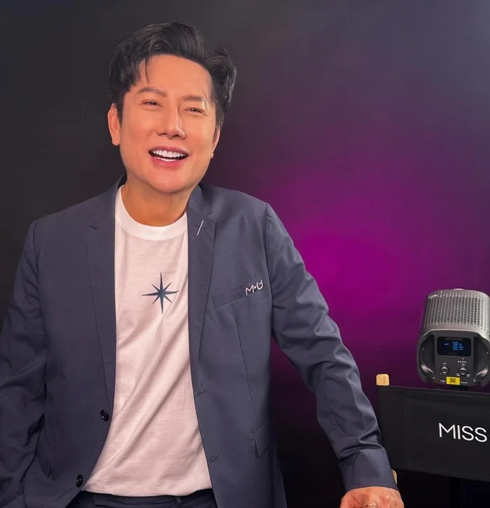 Những màn 'đấu tố' giữa tổ chức Miss Universe (MUO) và ông Nawat khiến fan sắc đẹp ngán ngẩm. (Ảnh: FBNV)