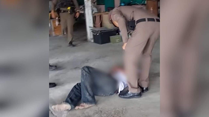 Người đàn ông nổi điên vì vợ cũ không chịu quay lại, cắn cả cảnh sát can ngăn Ảnh 1