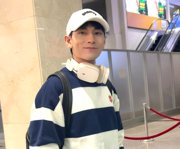 Isaac lựa chọn tai nghe Baseus Bowie H1i. (Nguồn: FBNV)