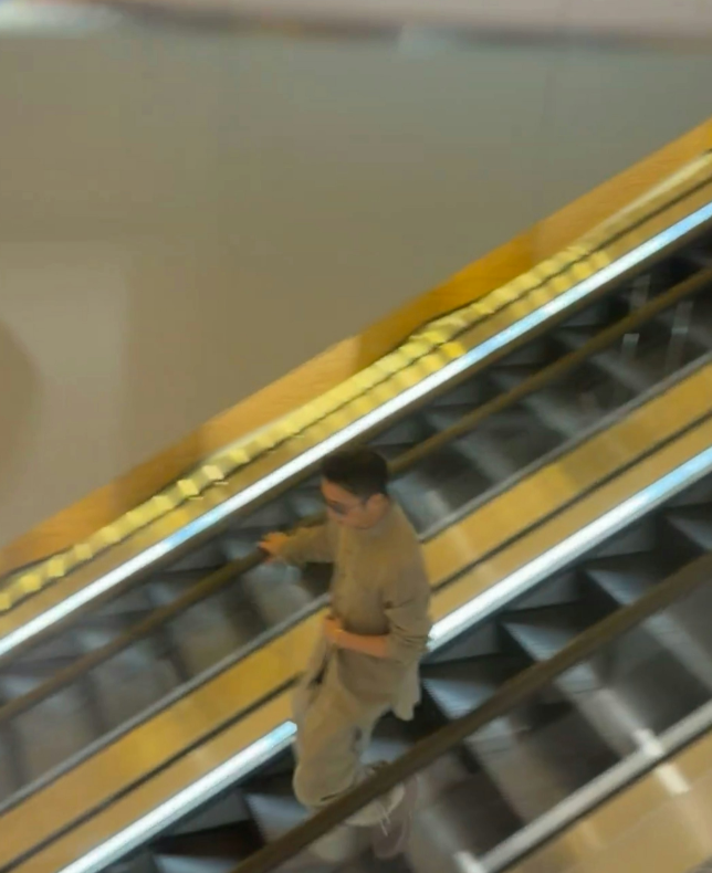 Tạ Đình Phong hiếm hoi lộ diện cùng con trai Tạ Chấn Hiên, thái độ gây xôn xao Ảnh 4