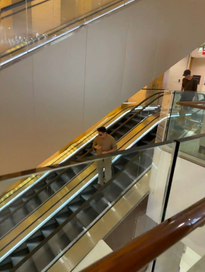 Tạ Đình Phong hiếm hoi lộ diện cùng con trai Tạ Chấn Hiên, thái độ gây xôn xao Ảnh 3