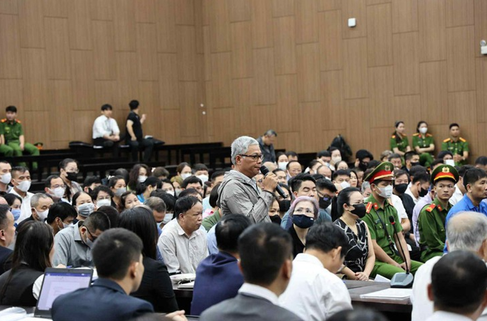 Hình ảnh ca sĩ Nguyễn Thế Vũ tại phiên toà (Ảnh: Giang Long/Báo Tuổi Trẻ).