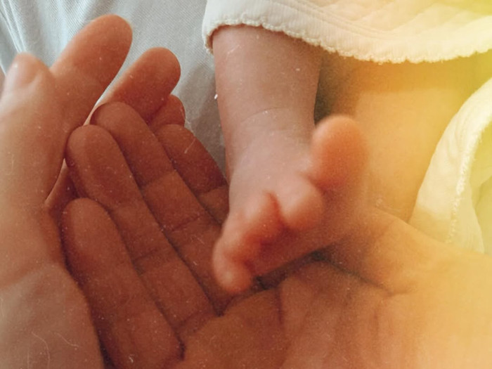 Tấm hình Hứa Vỹ Ninh xác nhận đón con đầu lòng từng gây xôn xao cõi mạng. Ảnh: IGNV