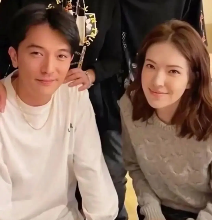 Cặp đôi này được cho là đang tất bật chuẩn bị đám cưới. Ảnh: Sohu