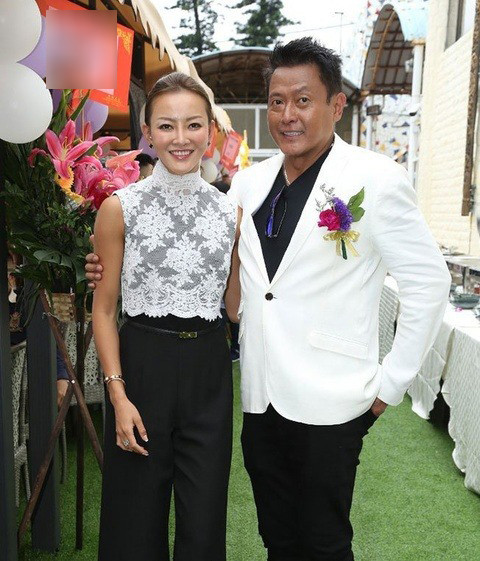 Nam diễn viên và vợ kém 20 tuổi. (Ảnh Sohu)