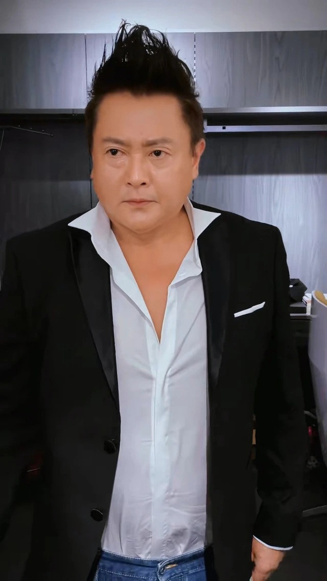 Hiện tại, nam diễn viên thay đổi khá nhiều về ngoại hình. (Ảnh Sohu)