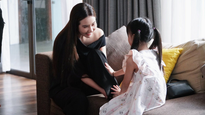 Cách em 1 milimet là một bộ phim Việt giờ vàng khác đang lên sóng (Ảnh: NSX). 